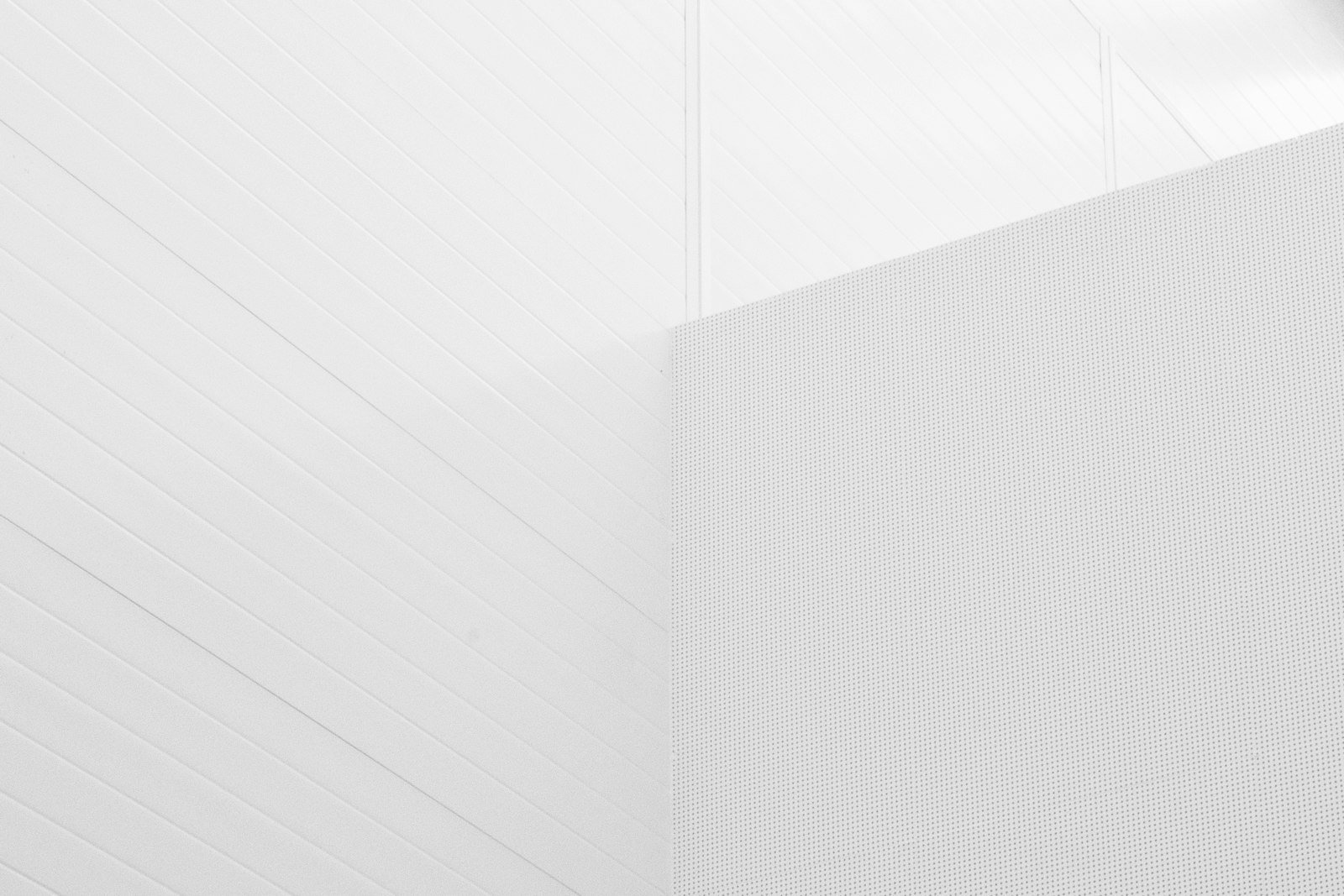 photo 1517816743773 6e0fd518b4a6